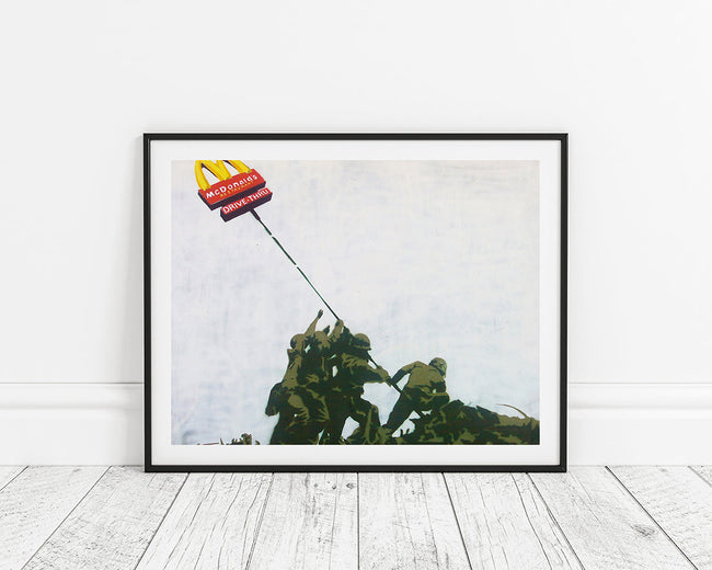 Banksy - Soldaten heben McDonald's Drive In Schild hoch (Soldiers of McDonald's) Main Image