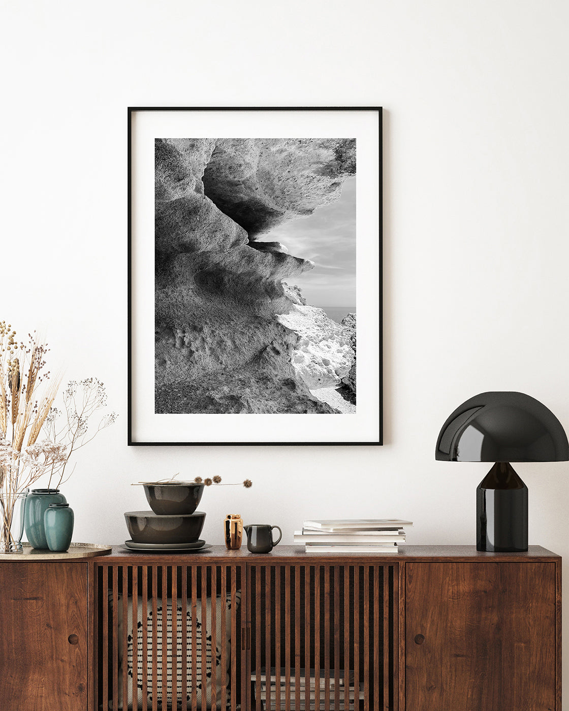 Wasser an Klippen - Schwarz-Weiß