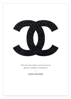 Zitat von Coco Chanel - Mode-Ikone - Dunkles Muster