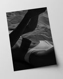 Frau am Strand - Schwarz-Weiß