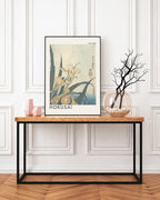 Katsushika Hokusai - Museum-Poster I Grashüpfer und Iris (Gelbe Blumen)