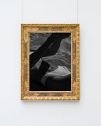 Frau am Strand - Schwarz-Weiß