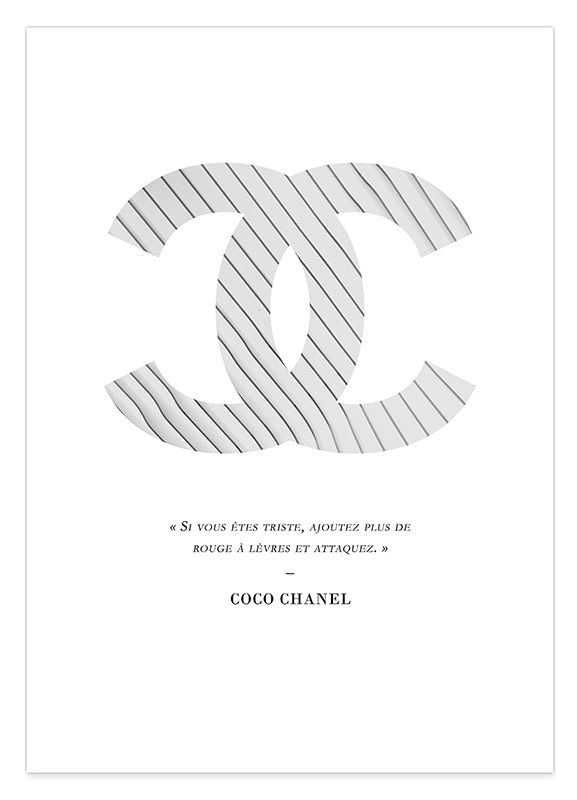 Zitat von Coco Chanel - Mode-Ikone - Weiß mit Nadelstreifen Hover Image