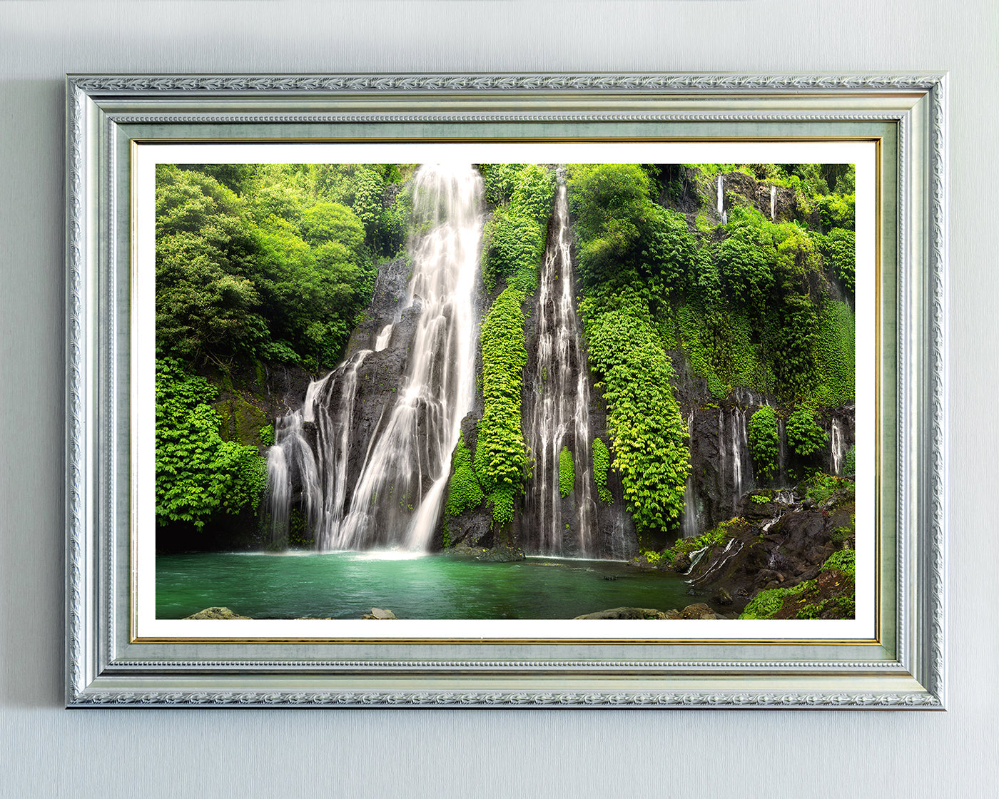 Wasserfall im Regenwald