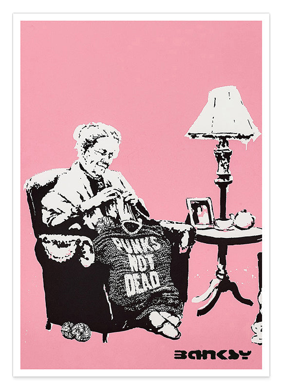 Banksy - Museum-Poster Oma strickt Pullover mit Aufschrift: "Punks Not Dead" Hover Image